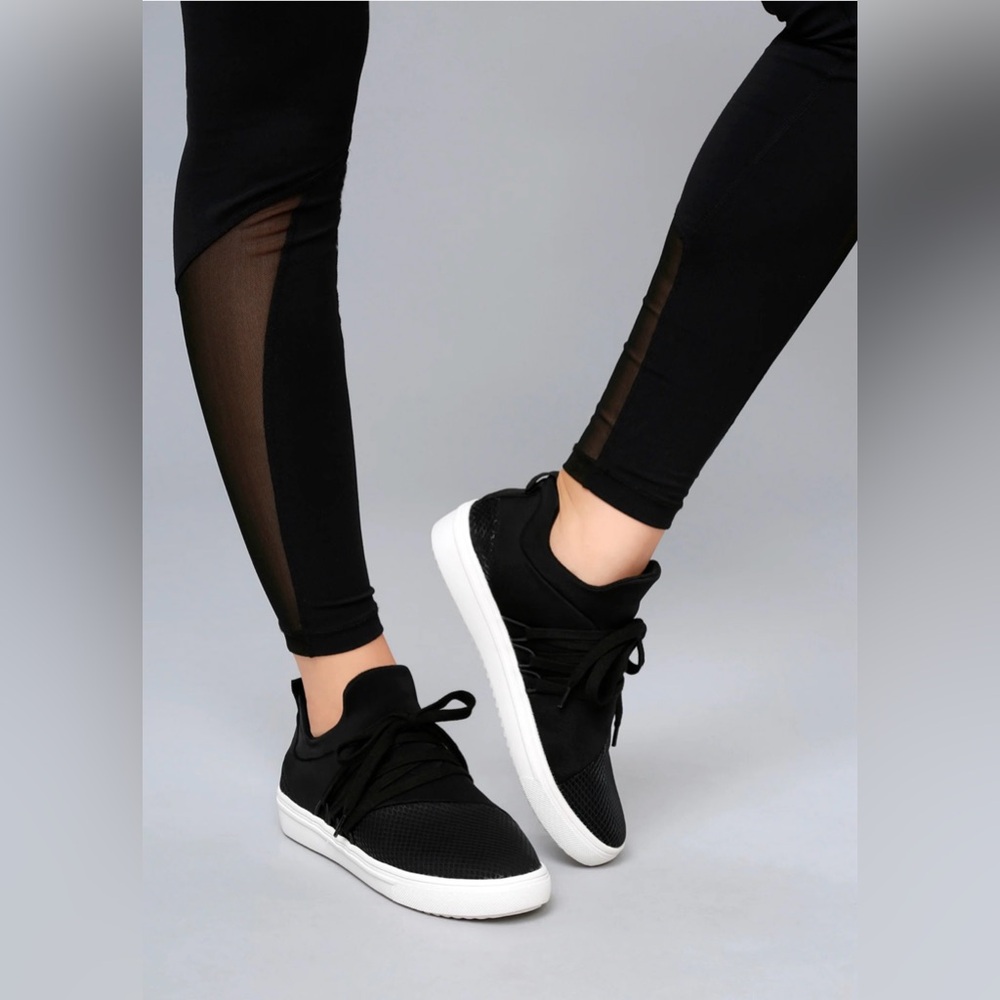 Time and Tru Black and White  Slip In Sneakers Size 11 NWOT